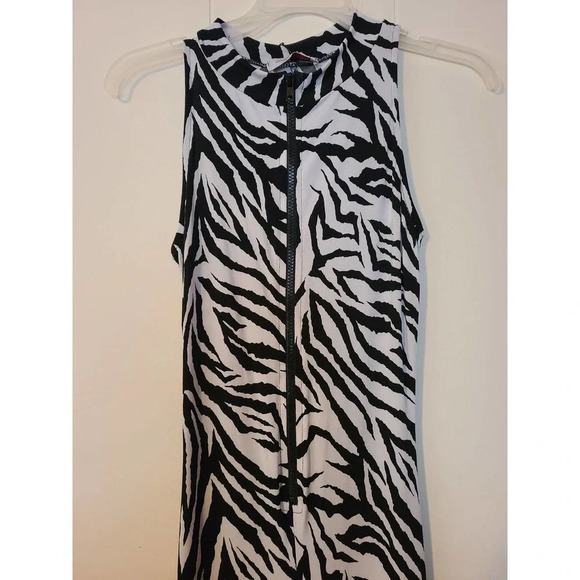 Annes Apparel Jumpsuit Women's Zebra Print Sleeveless Zip Closure Small (VA1) - Picture 2 of 9